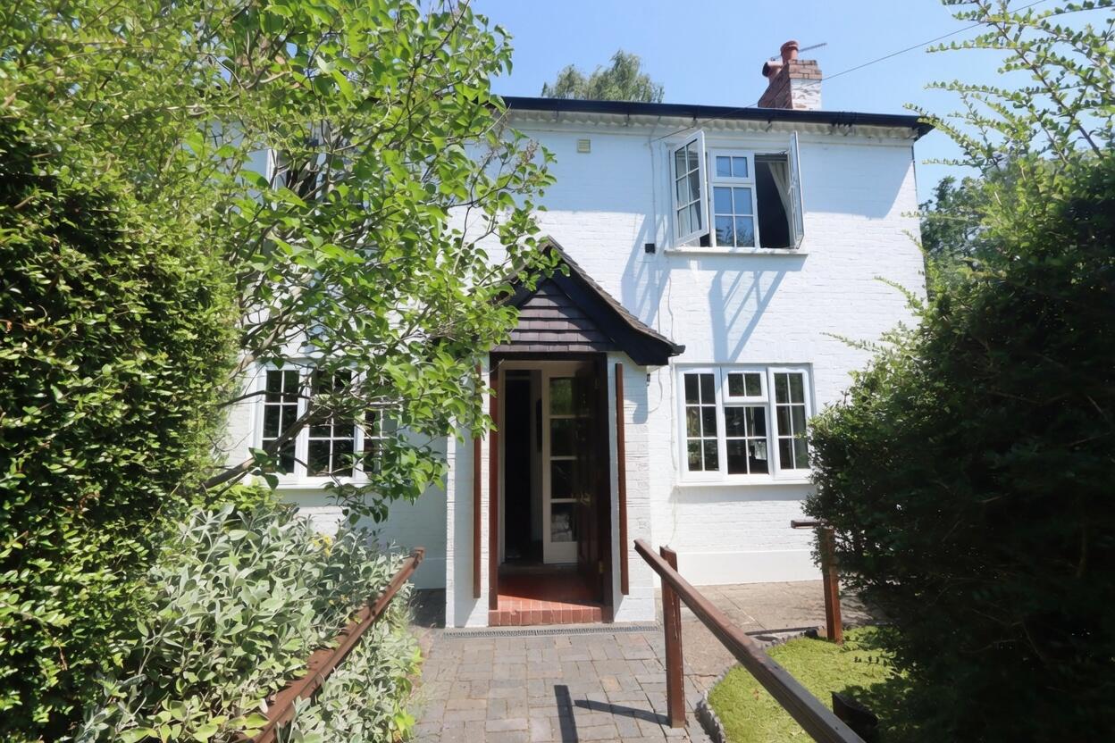 3 bed property in Bradford Lane, Stourbridge